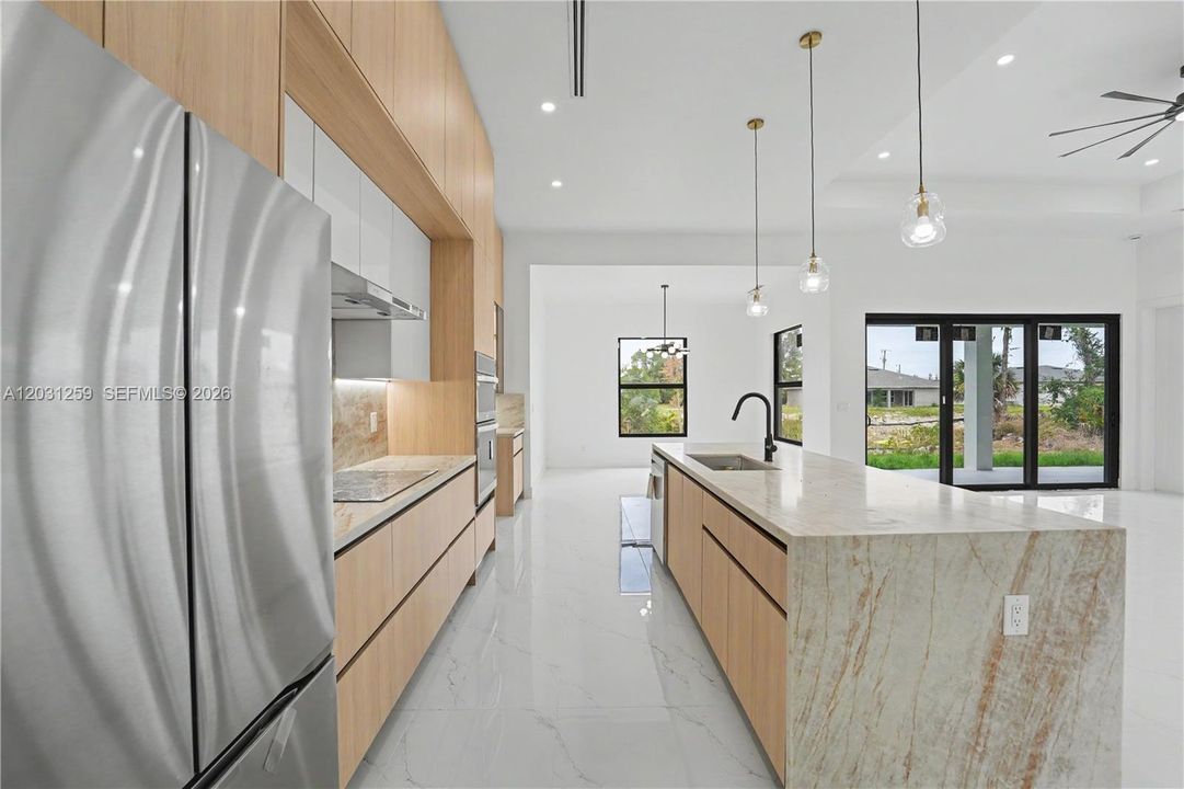 En Venta: $500,000 (3 camas, 3 baños, 2010 Pies cuadrados)