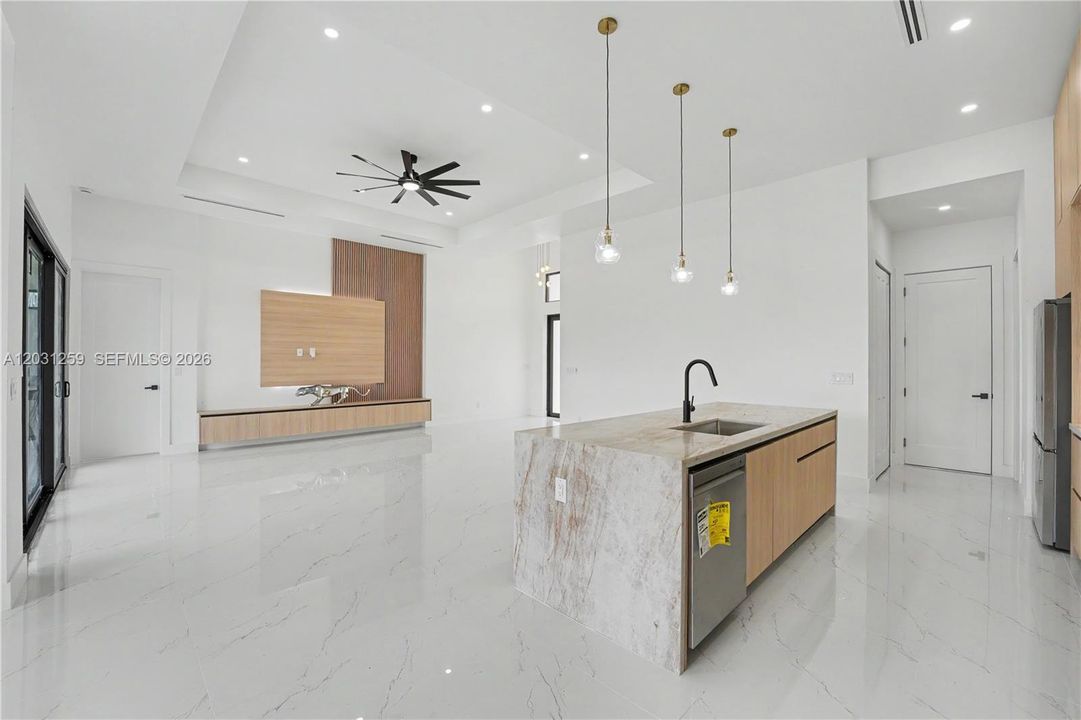 En Venta: $500,000 (3 camas, 3 baños, 2010 Pies cuadrados)