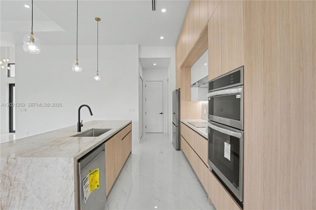 En Venta: $500,000 (3 camas, 3 baños, 2010 Pies cuadrados)