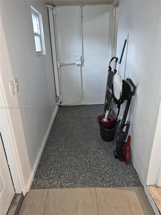 For Rent: $3,500 (4 beds, 1 baths, 1000 Square Feet)