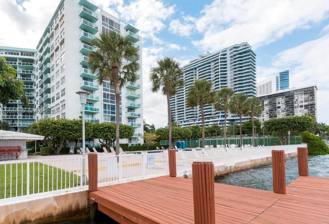 For Rent: $2,500 (1 beds, 1 baths, 822 Square Feet)