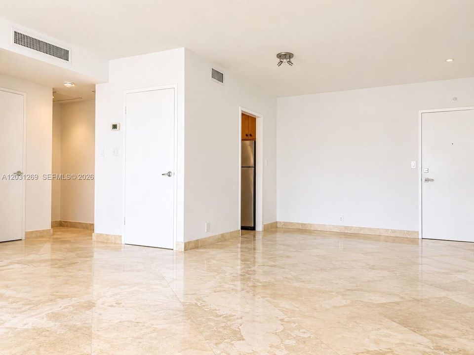 For Rent: $2,500 (1 beds, 1 baths, 822 Square Feet)