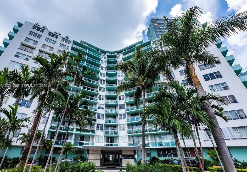 For Rent: $2,500 (1 beds, 1 baths, 822 Square Feet)