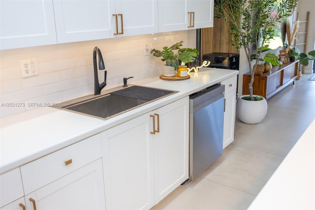For Sale: $478,000 (3 beds, 2 baths, 1772 Square Feet)
