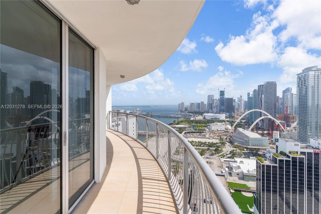 For Sale: $540,000 (2 beds, 2 baths, 1048 Square Feet)