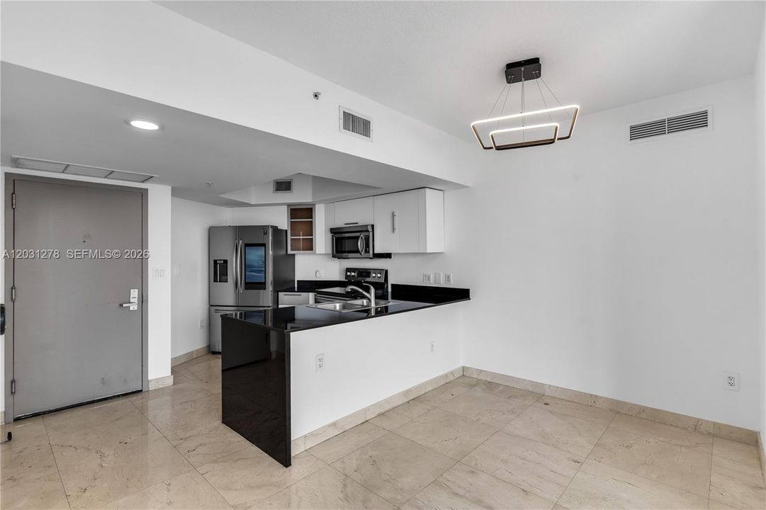 For Sale: $540,000 (2 beds, 2 baths, 1048 Square Feet)