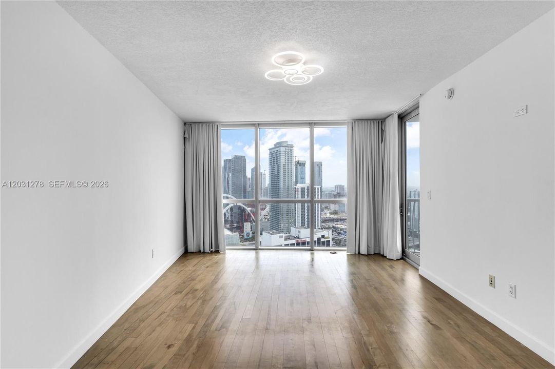 For Sale: $540,000 (2 beds, 2 baths, 1048 Square Feet)