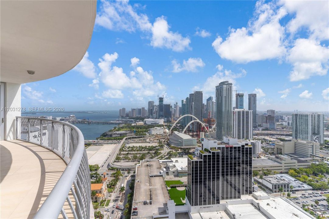 For Sale: $540,000 (2 beds, 2 baths, 1048 Square Feet)