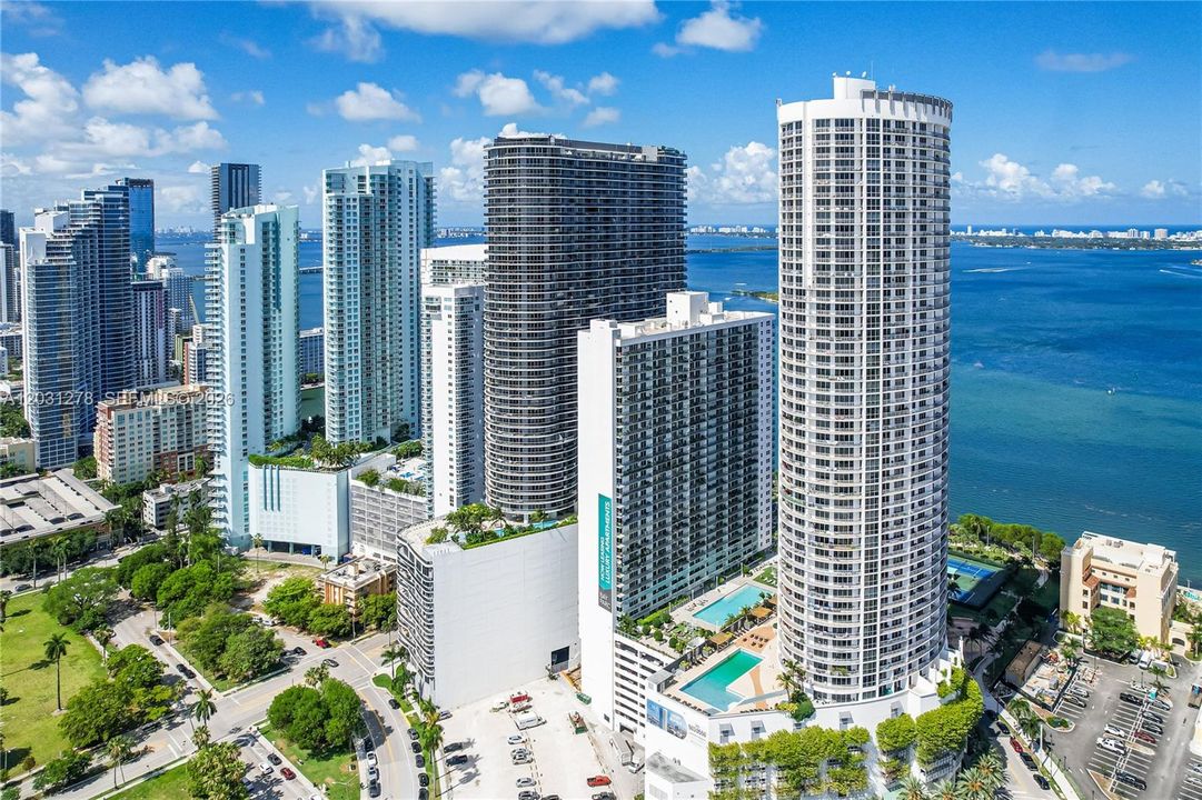 For Sale: $540,000 (2 beds, 2 baths, 1048 Square Feet)