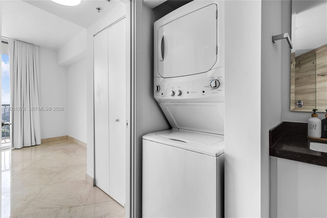 For Sale: $540,000 (2 beds, 2 baths, 1048 Square Feet)