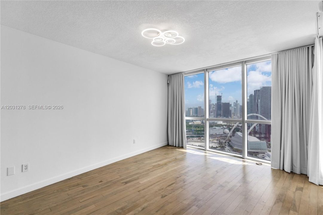 For Sale: $540,000 (2 beds, 2 baths, 1048 Square Feet)