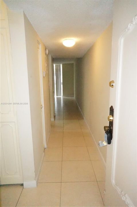 For Rent: $1,300 (0 beds, 1 baths, 420 Square Feet)