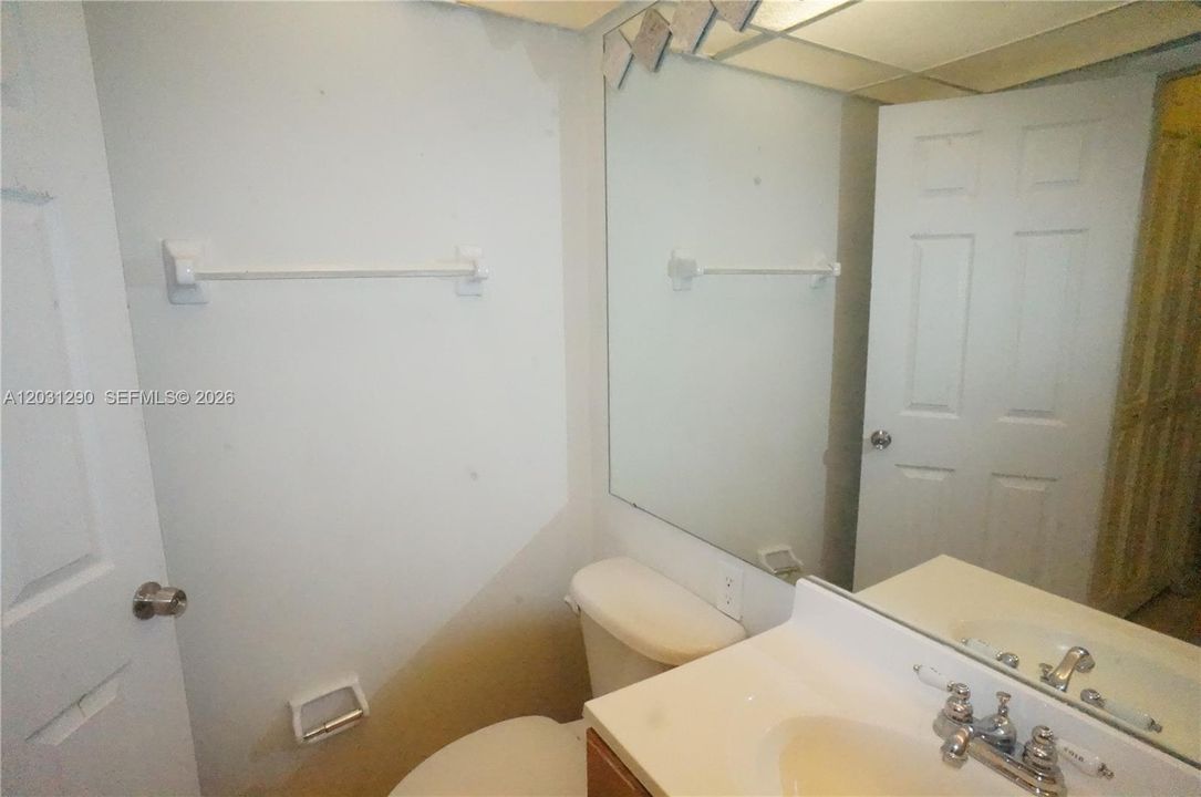 For Rent: $1,300 (0 beds, 1 baths, 420 Square Feet)