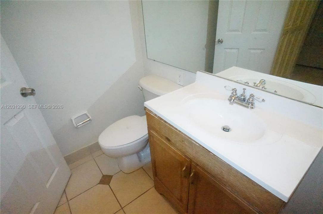 For Rent: $1,300 (0 beds, 1 baths, 420 Square Feet)