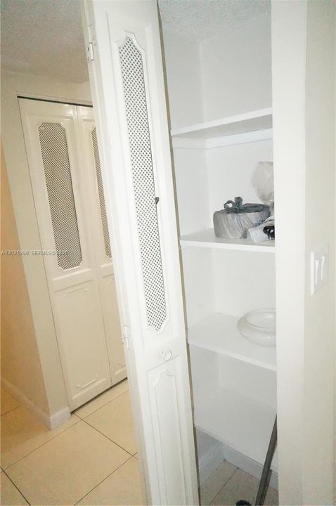 For Rent: $1,300 (0 beds, 1 baths, 420 Square Feet)