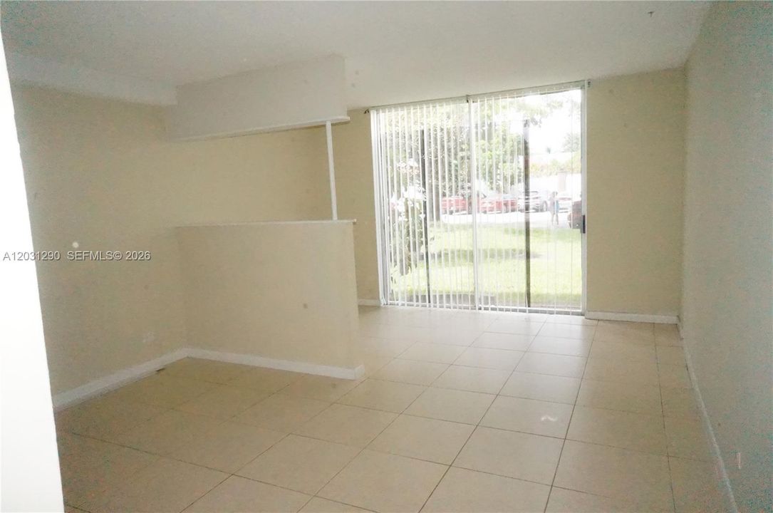 Studio towards balcony