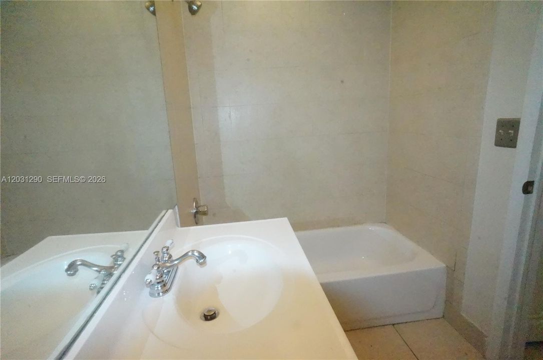 For Rent: $1,300 (0 beds, 1 baths, 420 Square Feet)