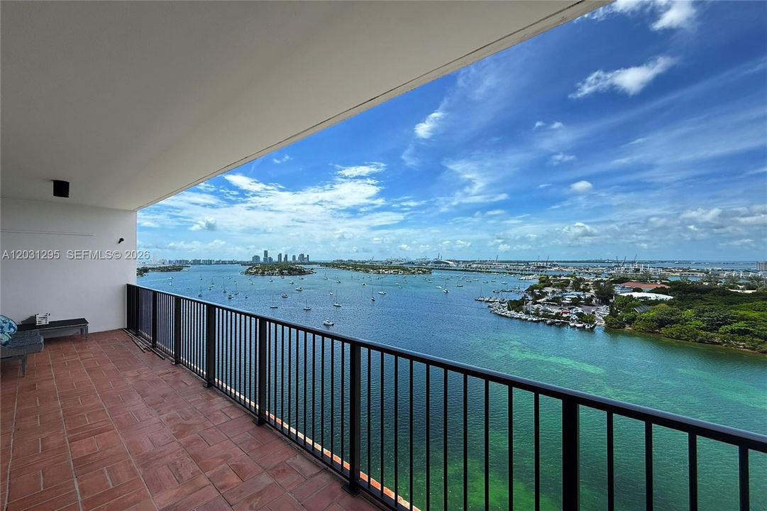 : $1,995,000 (3 camas, 2 baños, 2010 Pies cuadrados)