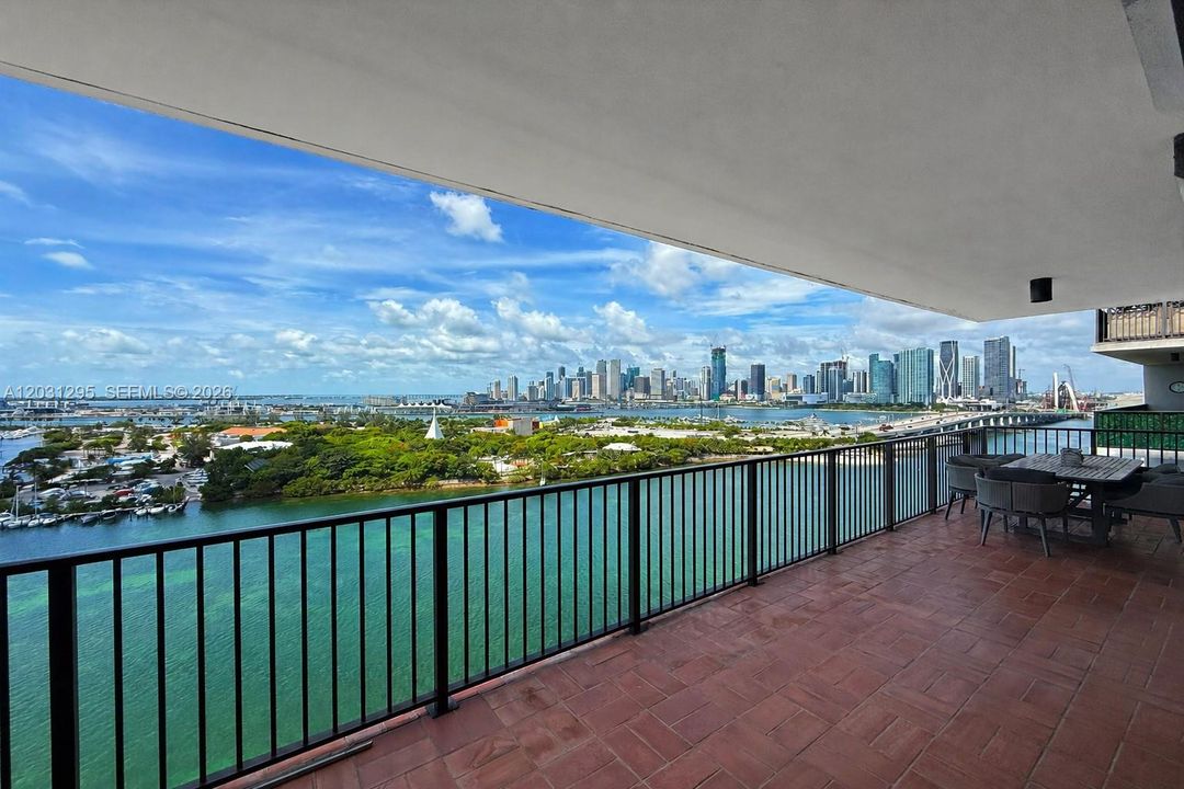 : $1,995,000 (3 camas, 2 baños, 2010 Pies cuadrados)