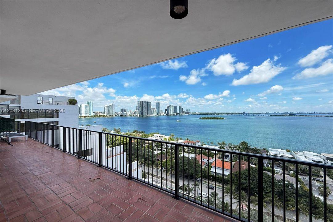 : $1,995,000 (3 camas, 2 baños, 2010 Pies cuadrados)
