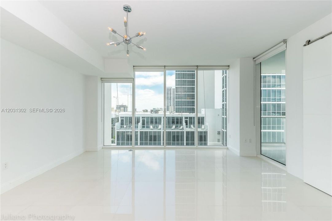 For Rent: $3,400 (1 beds, 1 baths, 791 Square Feet)