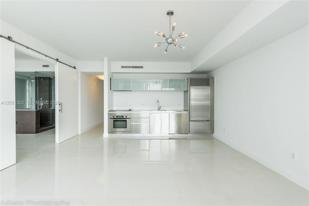 For Rent: $3,400 (1 beds, 1 baths, 791 Square Feet)