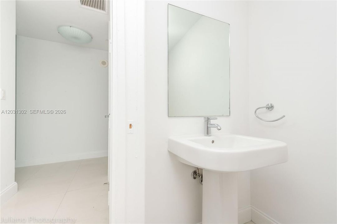 For Rent: $3,400 (1 beds, 1 baths, 791 Square Feet)