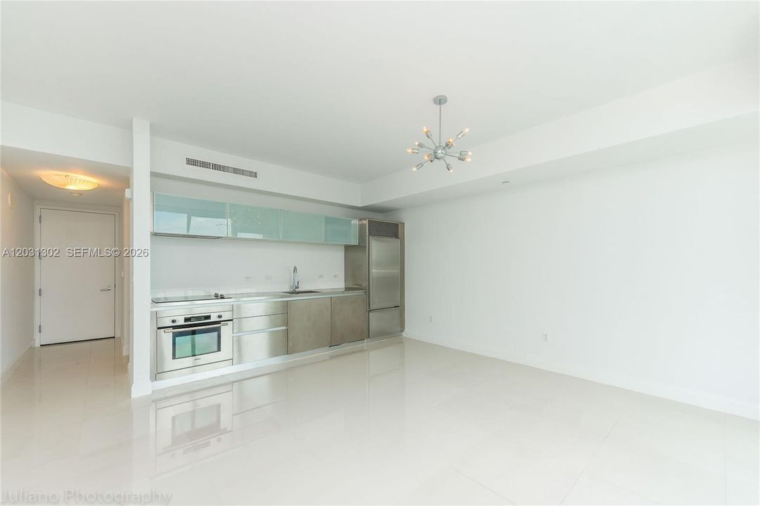 For Rent: $3,400 (1 beds, 1 baths, 791 Square Feet)