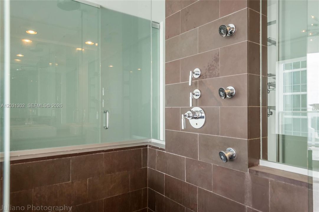 For Rent: $3,400 (1 beds, 1 baths, 791 Square Feet)