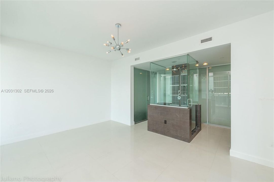 For Rent: $3,400 (1 beds, 1 baths, 791 Square Feet)