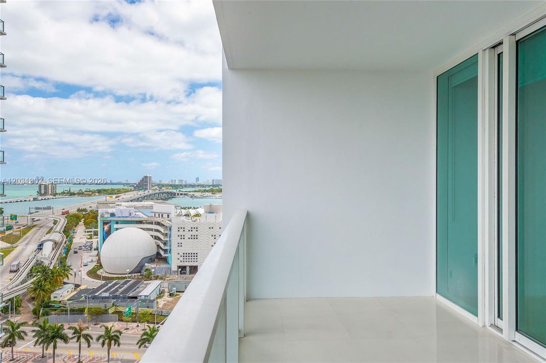 For Rent: $3,400 (1 beds, 1 baths, 791 Square Feet)