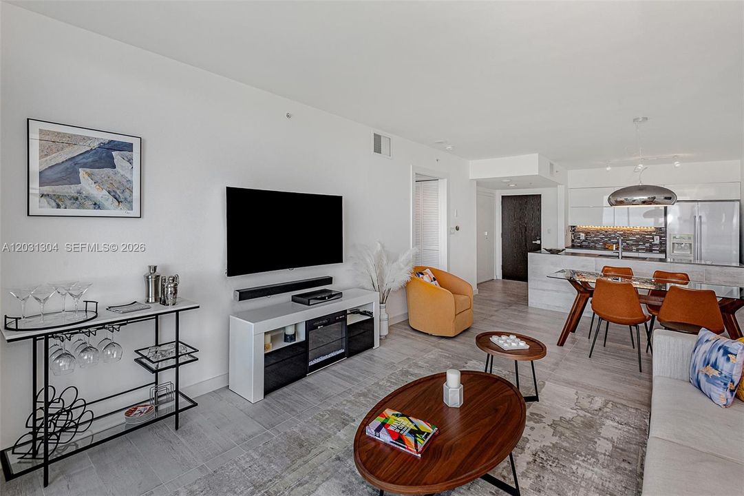 В аренду: $4,700 (1 спален, 1 ванн, 780 Квадратных фут)