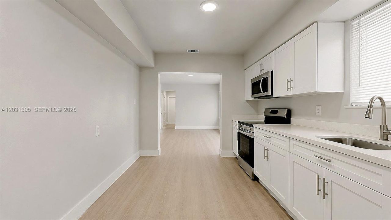 В аренду: $2,550 (2 спален, 1 ванн, 1000 Квадратных фут)
