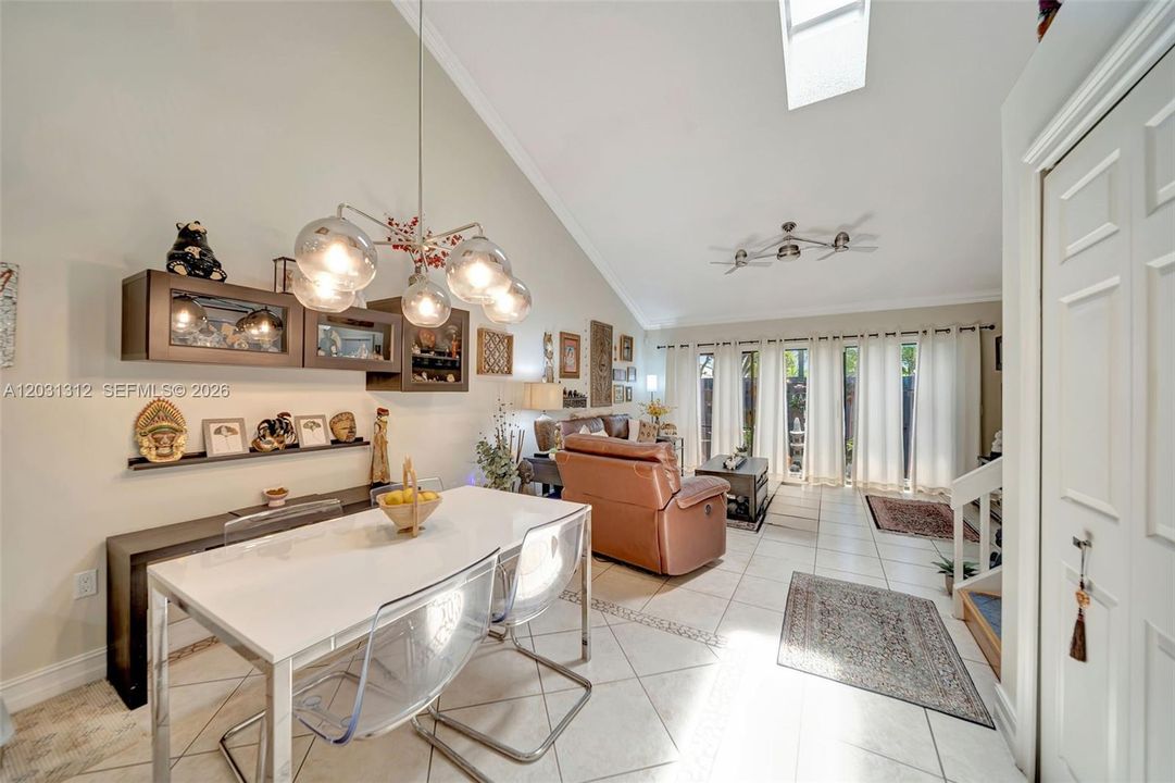 For Sale: $390,000 (2 beds, 2 baths, 1241 Square Feet)