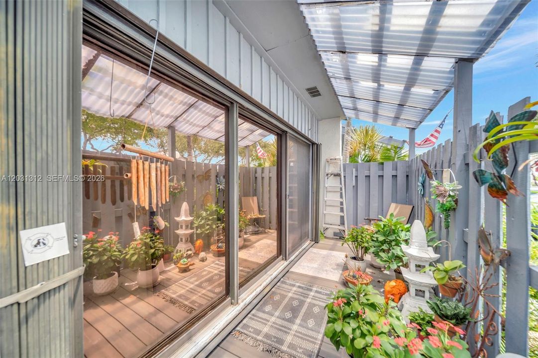 Covered front courtyard patio