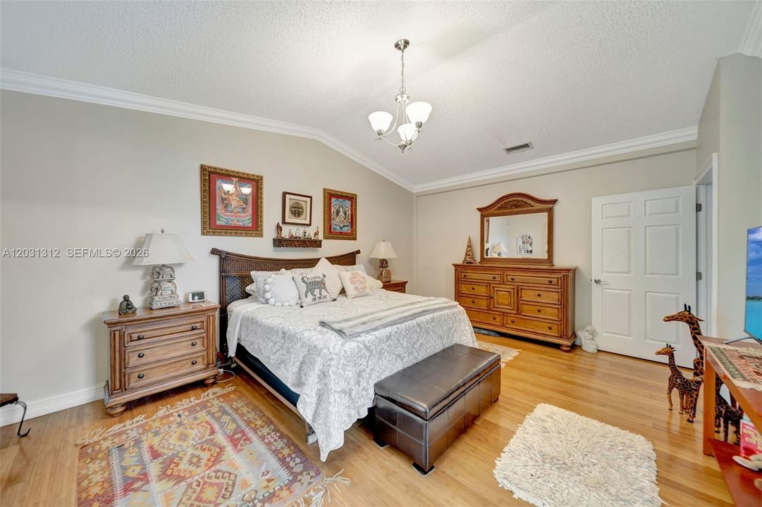 For Sale: $390,000 (2 beds, 2 baths, 1241 Square Feet)