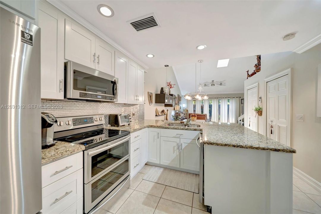 For Sale: $390,000 (2 beds, 2 baths, 1241 Square Feet)
