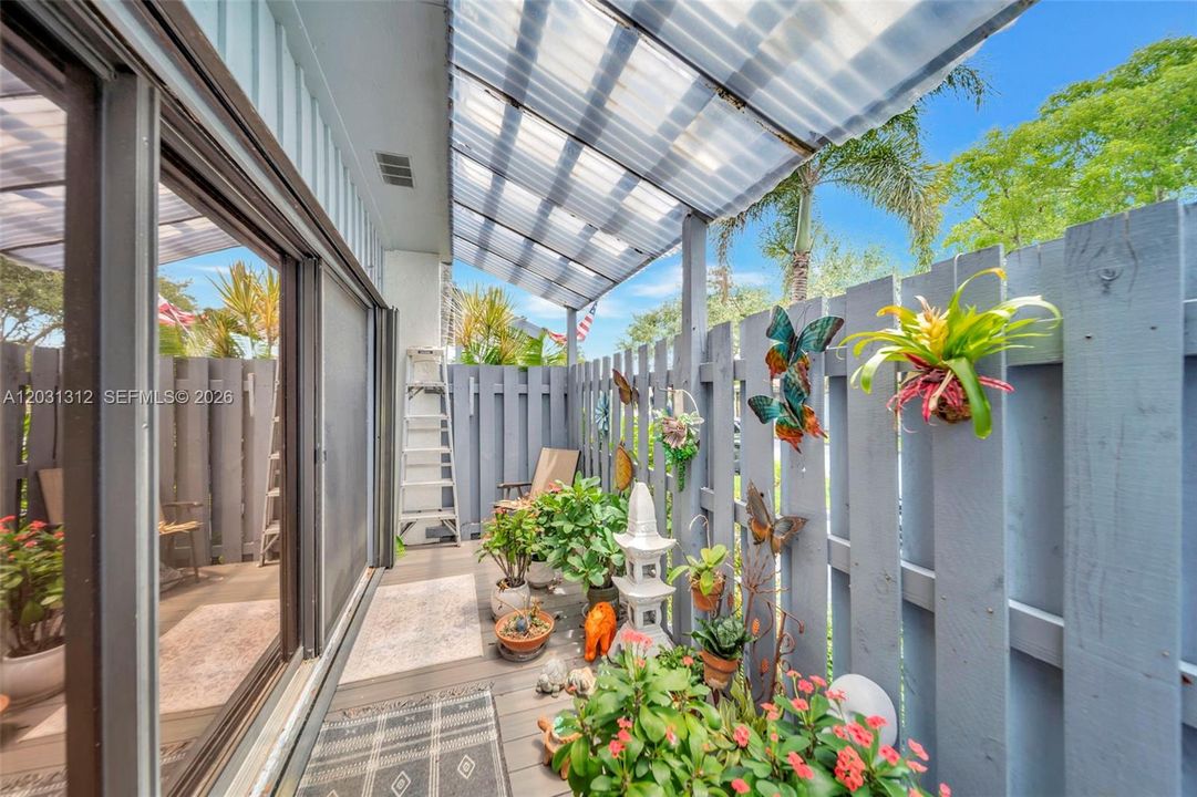 For Sale: $390,000 (2 beds, 2 baths, 1241 Square Feet)