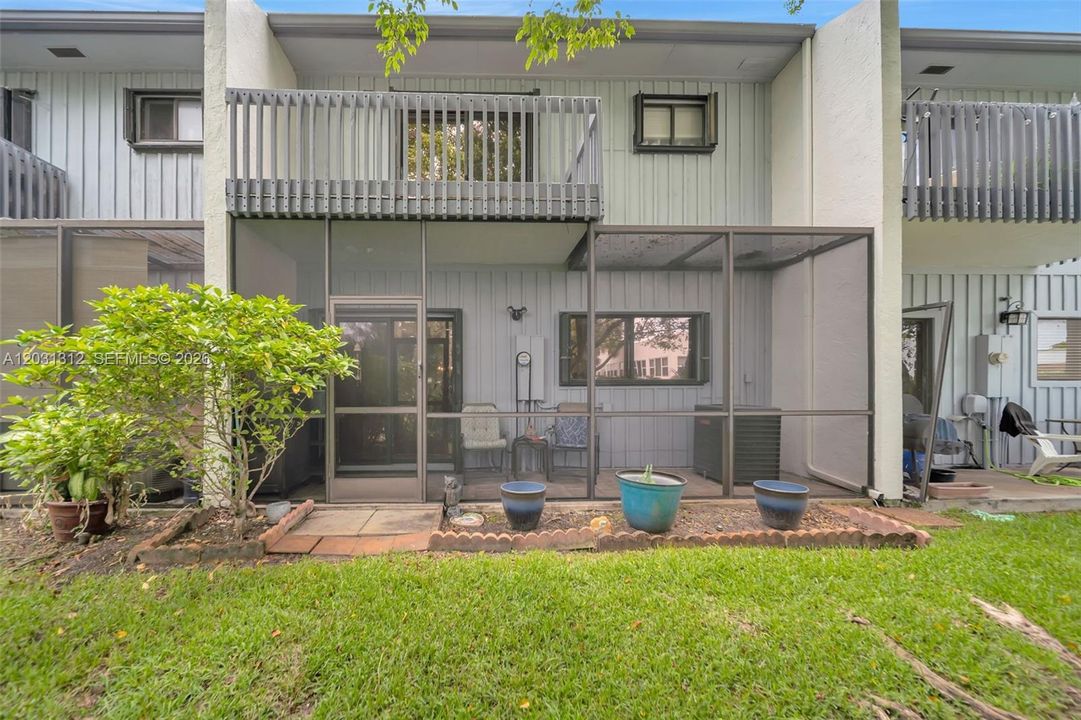 For Sale: $390,000 (2 beds, 2 baths, 1241 Square Feet)