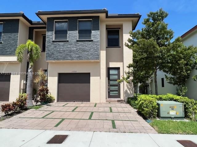 For Rent: $3,950 (4 beds, 3 baths, 1908 Square Feet)