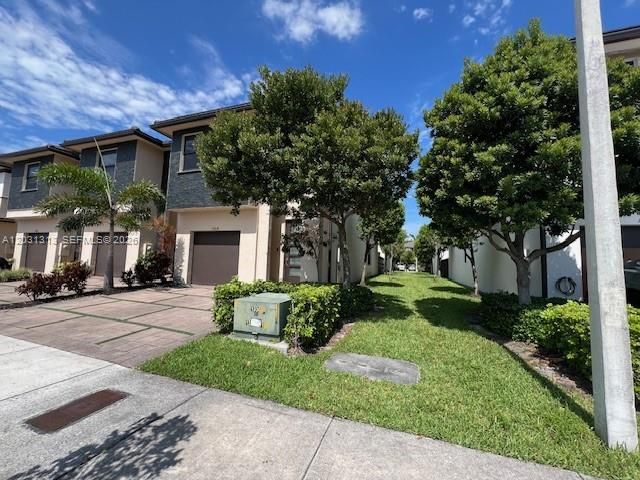 For Rent: $3,950 (4 beds, 3 baths, 1908 Square Feet)