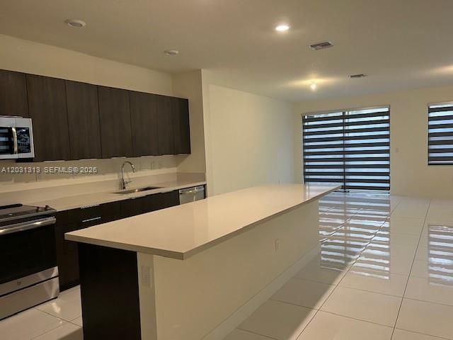 For Rent: $3,950 (4 beds, 3 baths, 1908 Square Feet)