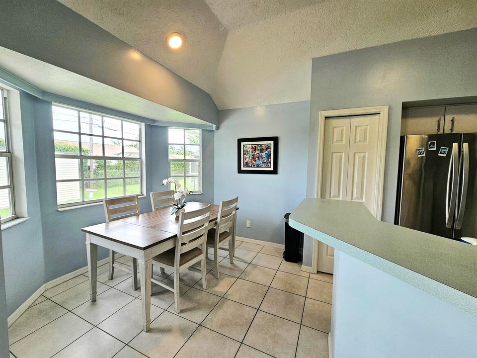 2388 eat in kitchen