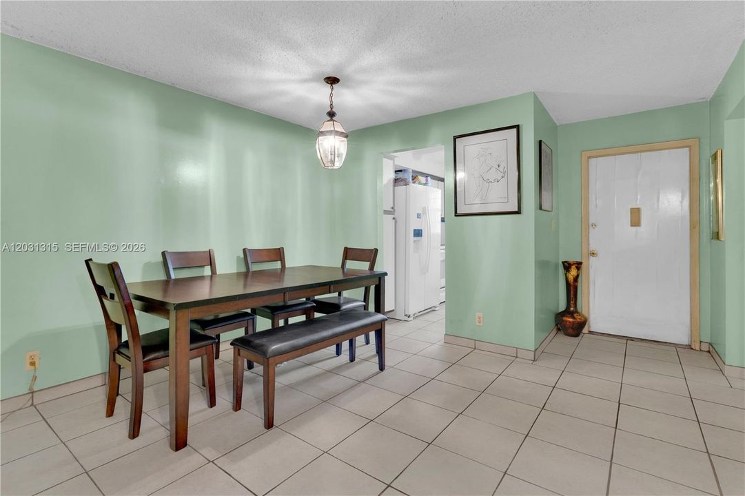 For Sale: $135,000 (2 beds, 2 baths, 840 Square Feet)