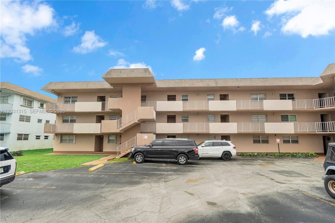For Sale: $135,000 (2 beds, 2 baths, 840 Square Feet)