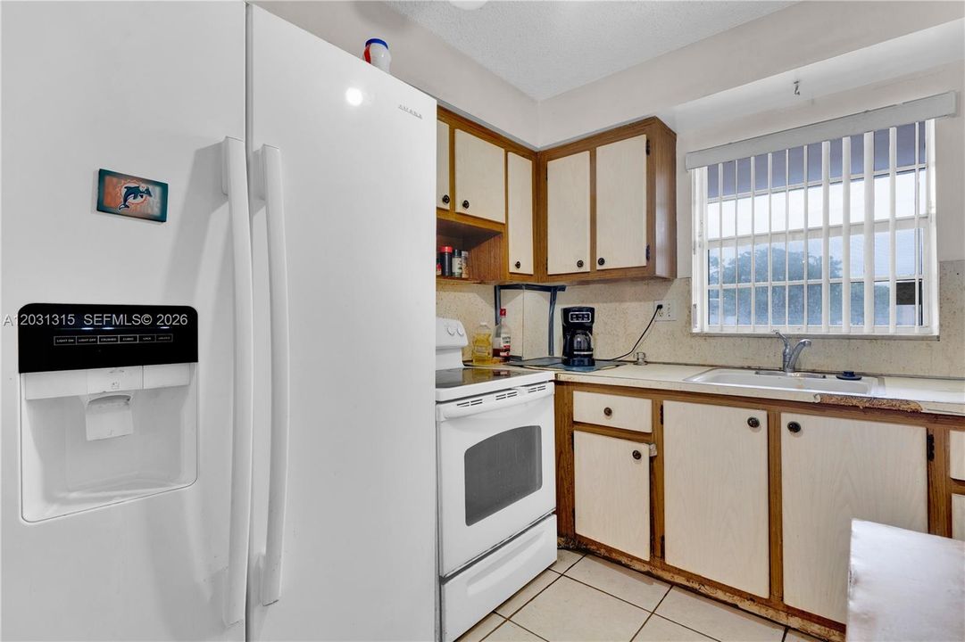For Sale: $135,000 (2 beds, 2 baths, 840 Square Feet)