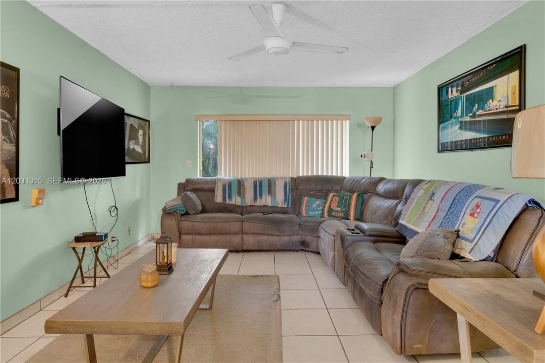 For Sale: $135,000 (2 beds, 2 baths, 840 Square Feet)