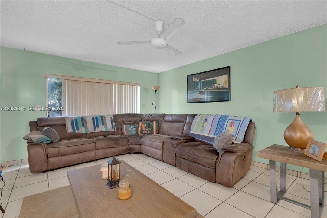 For Sale: $135,000 (2 beds, 2 baths, 840 Square Feet)