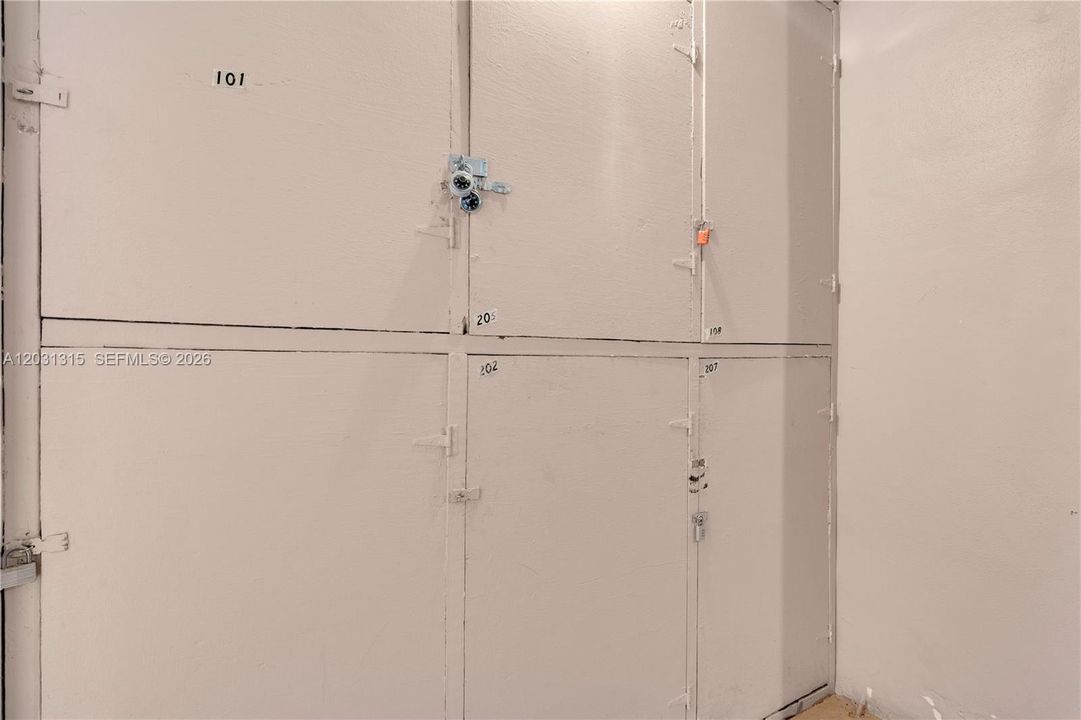 For Sale: $135,000 (2 beds, 2 baths, 840 Square Feet)