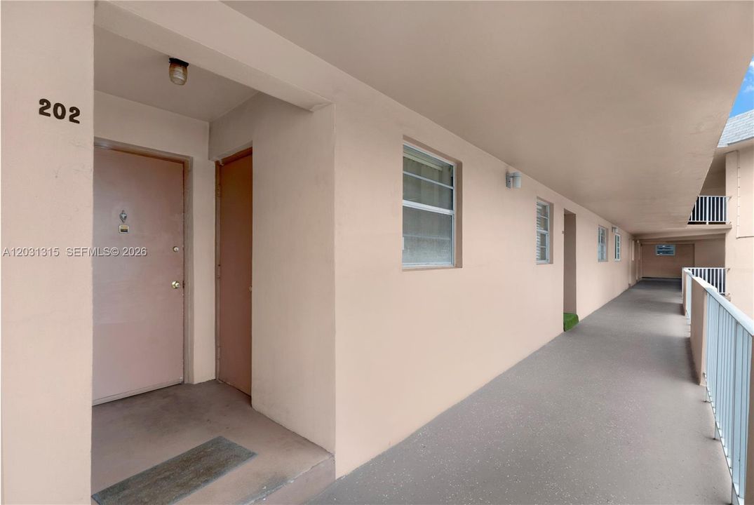 For Sale: $135,000 (2 beds, 2 baths, 840 Square Feet)